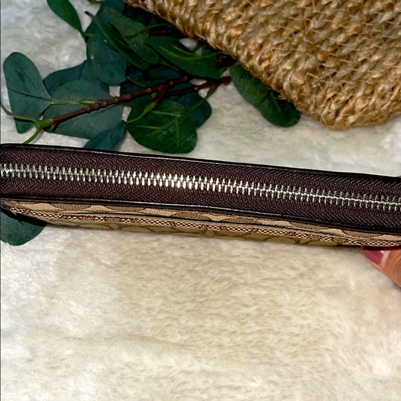 Coach Brown Signature Wallet - Picture 11 of 11